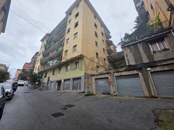appartamento in vendita a Genova in zona Rivarolo