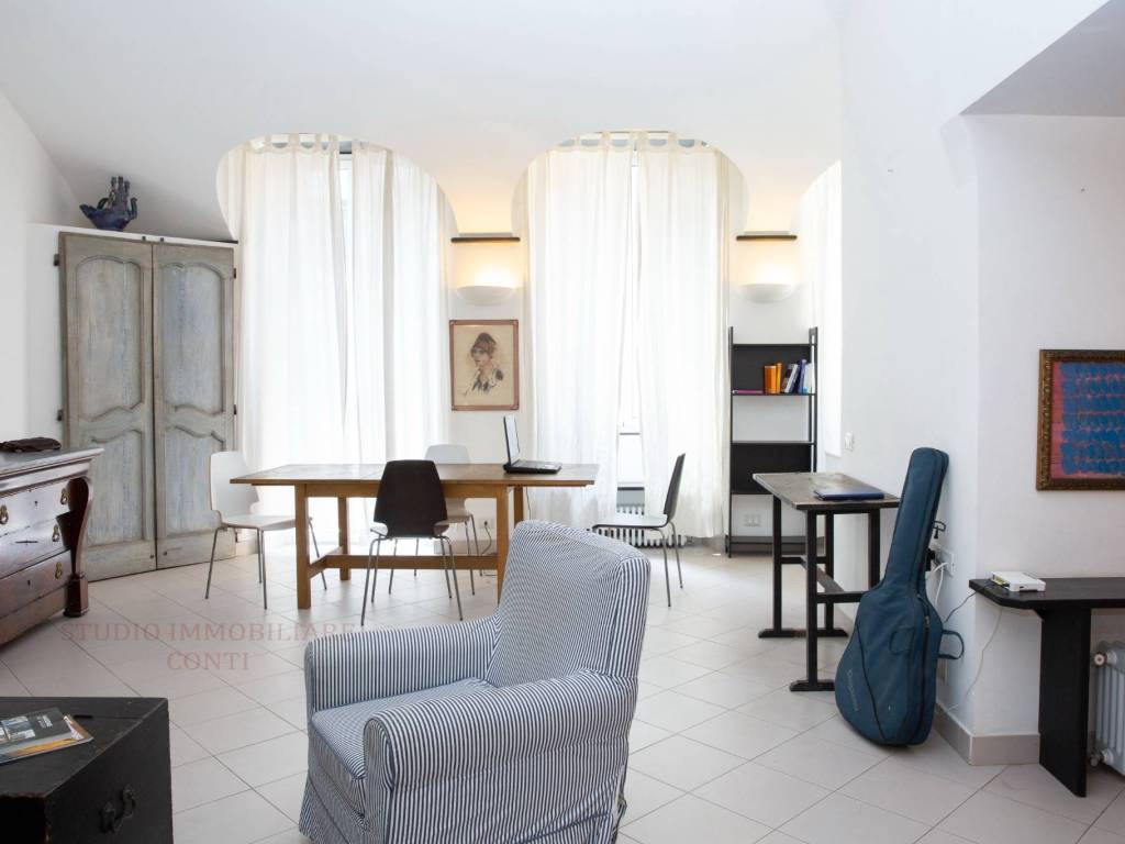 appartamento in vendita a Genova in zona Sottoripa / Maddalena / Molo