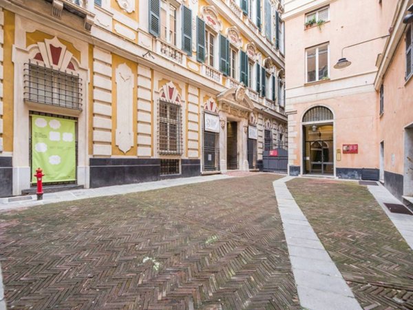 appartamento in vendita a Genova in zona Sottoripa / Maddalena / Molo