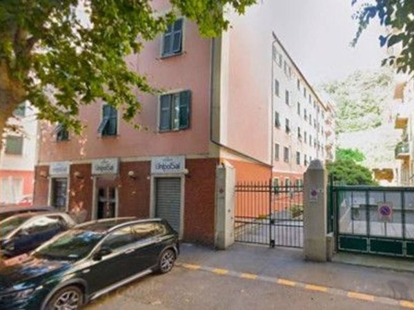 negozio in vendita a Genova in zona Bolzaneto