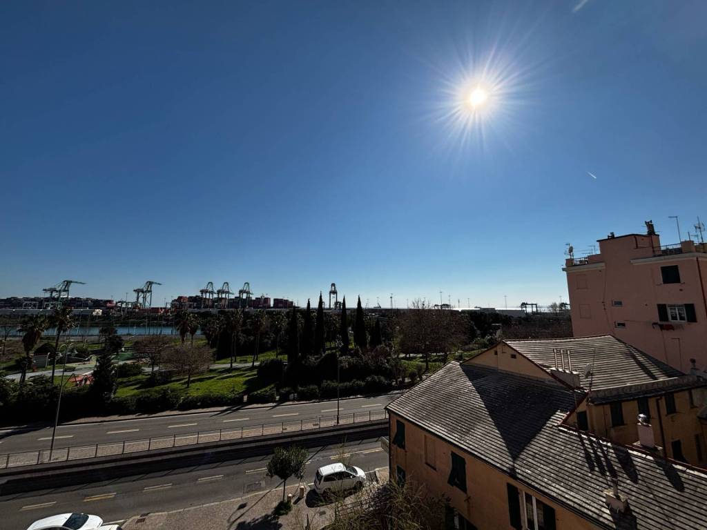 appartamento in vendita a Genova in zona Palmaro / Pra'