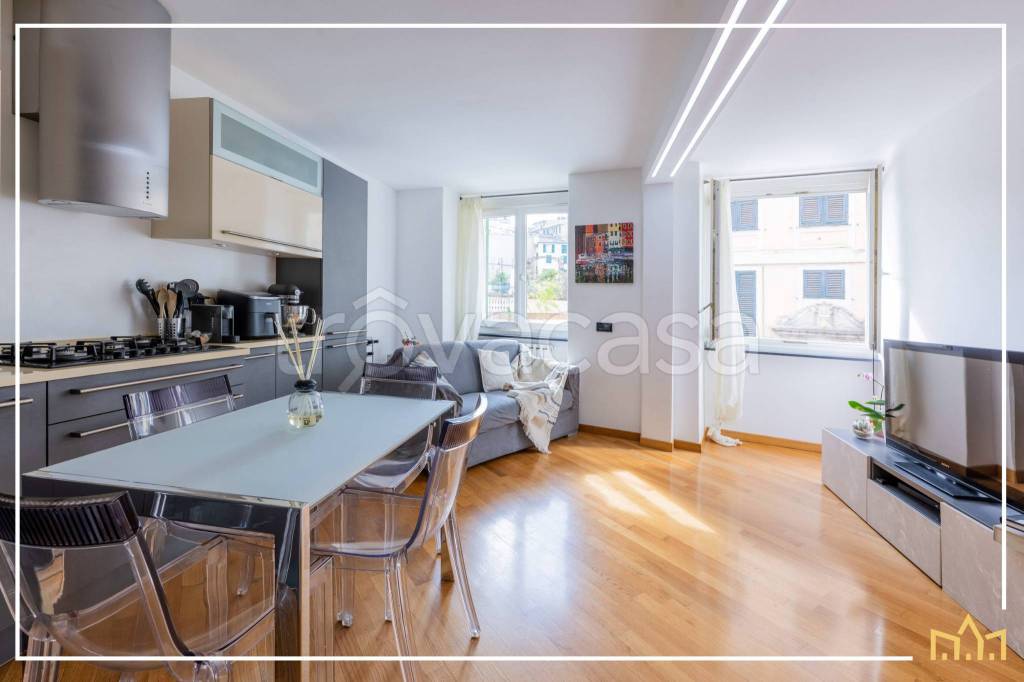 appartamento in vendita a Genova in zona Sottoripa / Maddalena / Molo