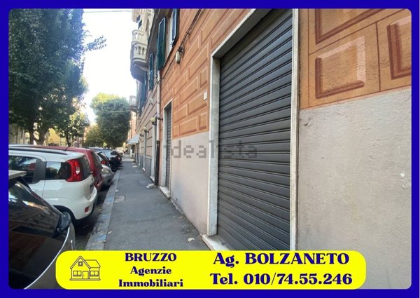 locale commerciale in vendita a Genova in zona Bolzaneto