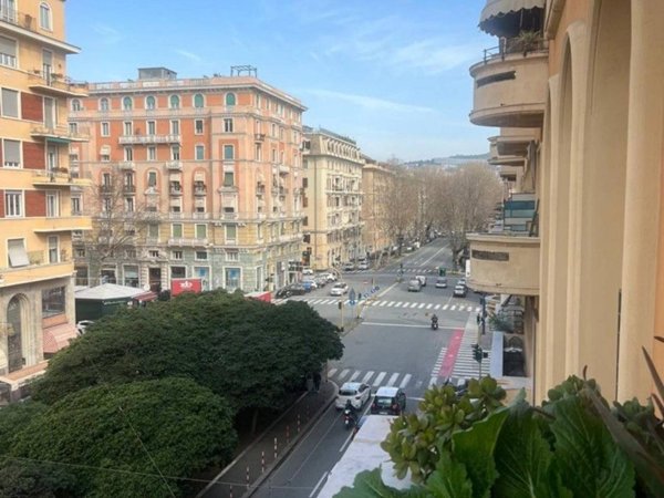 appartamento in vendita a Genova in zona Foce