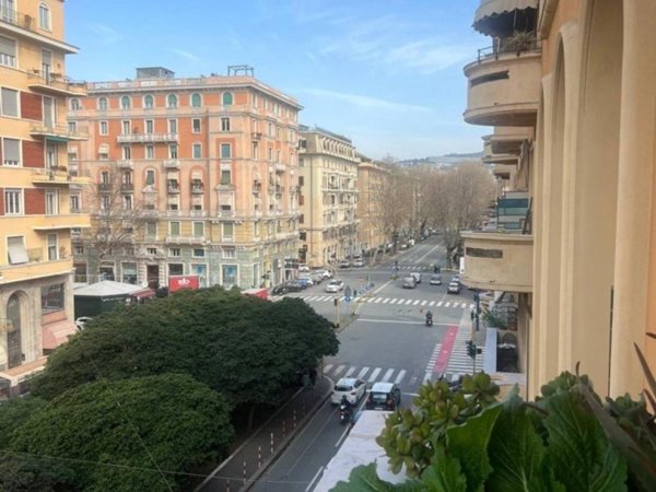 appartamento in vendita a Genova in zona Foce