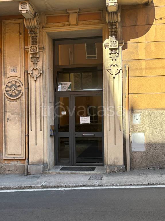 appartamento in vendita a Genova in zona Sottoripa / Maddalena / Molo