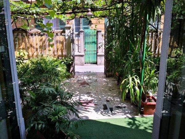 negozio in vendita a Genova in zona Sestri Ponente