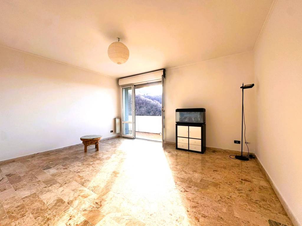 appartamento in vendita a Genova in zona Rivarolo
