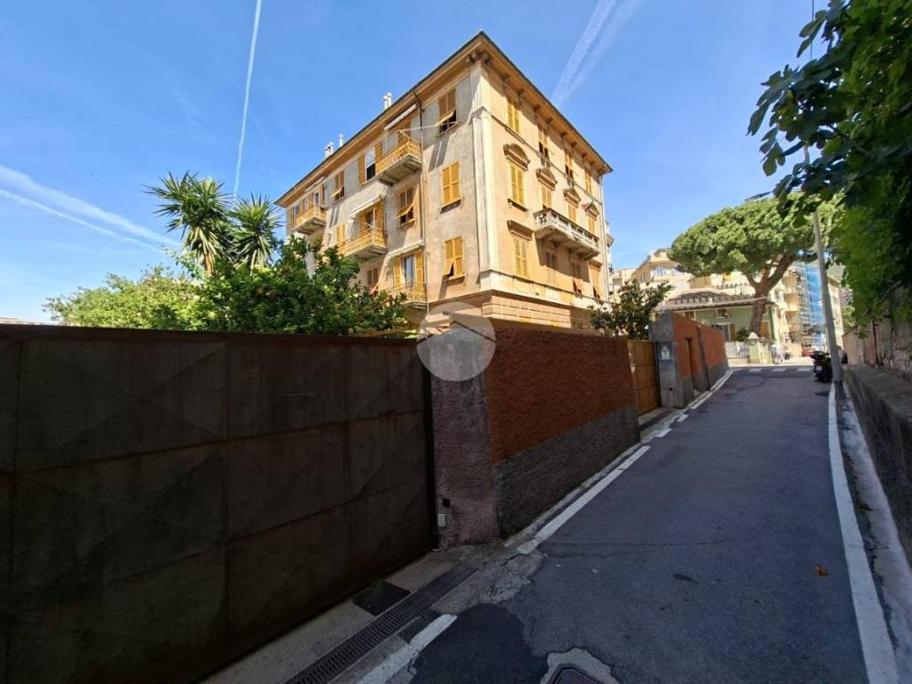 appartamento in vendita a Genova in zona Palmaro / Pra'