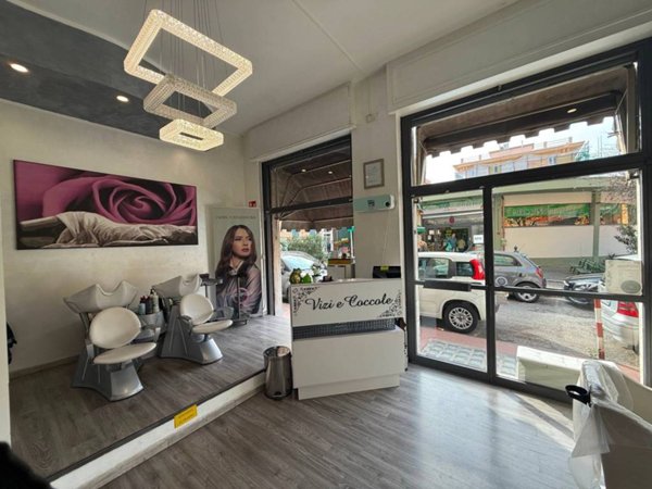 negozio in vendita a Genova in zona Sturla