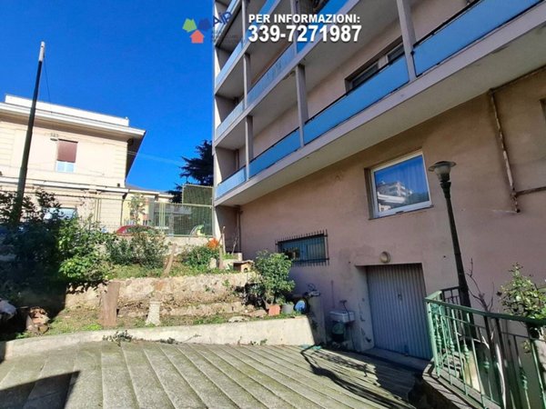 locale commerciale in vendita a Genova in zona Sampierdarena