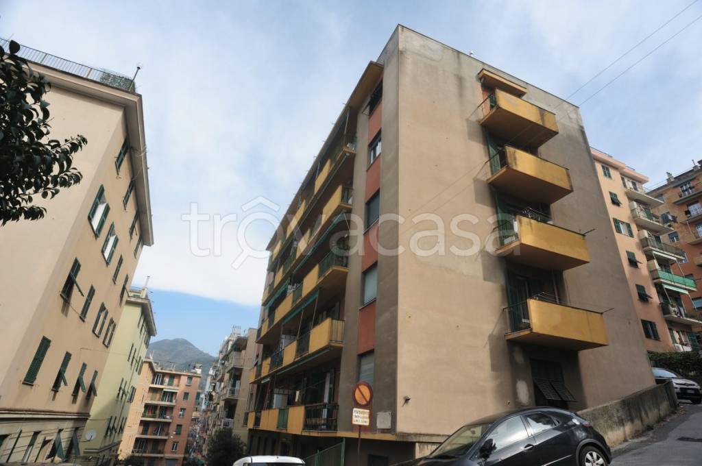 appartamento in vendita a Genova in zona Sestri Ponente