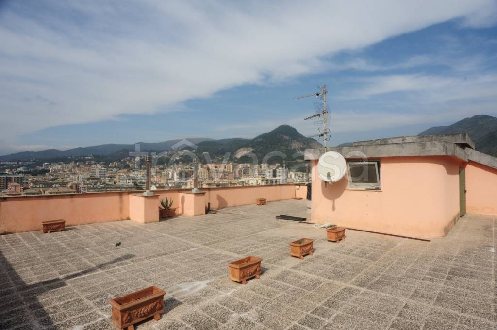 appartamento in vendita a Genova in zona Sestri Ponente