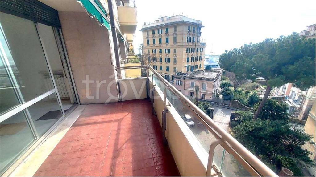 appartamento in vendita a Genova in zona Carignano