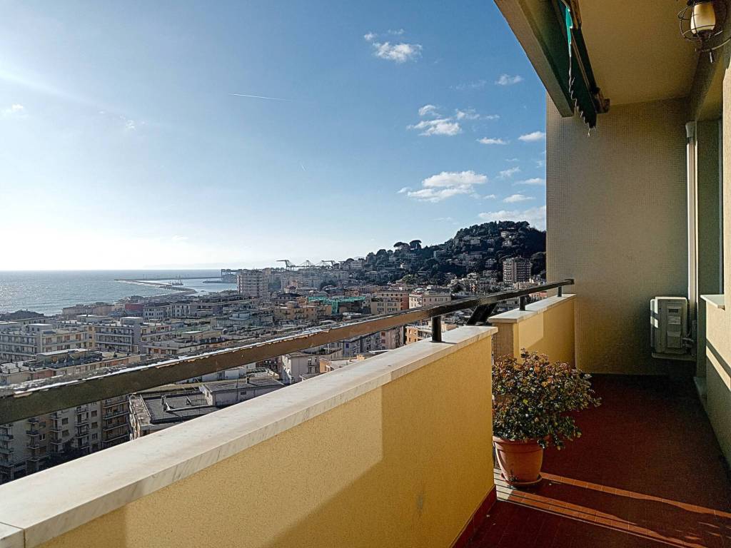 appartamento in vendita a Genova in zona Pegli
