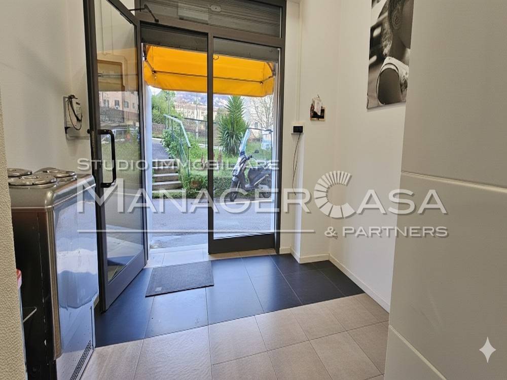 negozio in vendita a Genova in zona Struppa