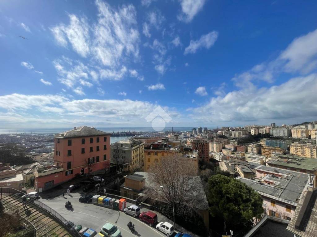 appartamento in vendita a Genova in zona Oregina