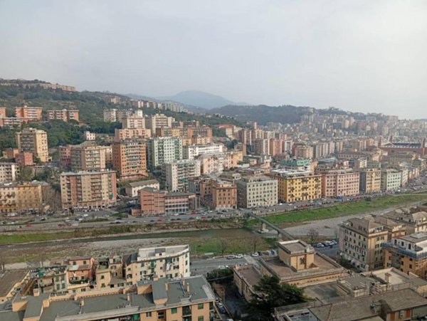 appartamento in vendita a Genova in zona Staglieno