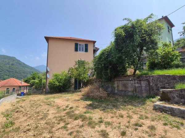 appartamento in vendita a Genova in zona Molassana