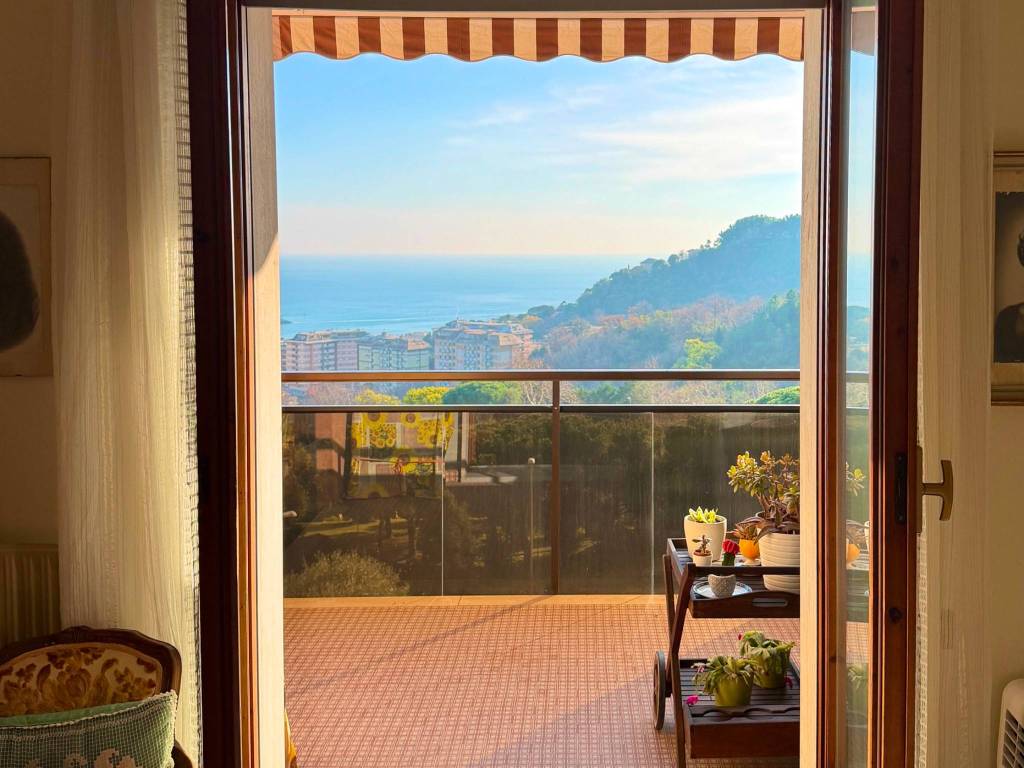 appartamento in vendita a Genova in zona Pegli