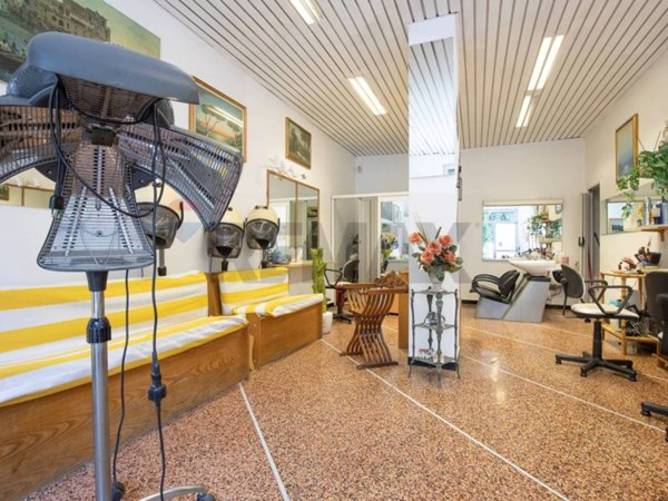 negozio in vendita a Genova in zona Pegli