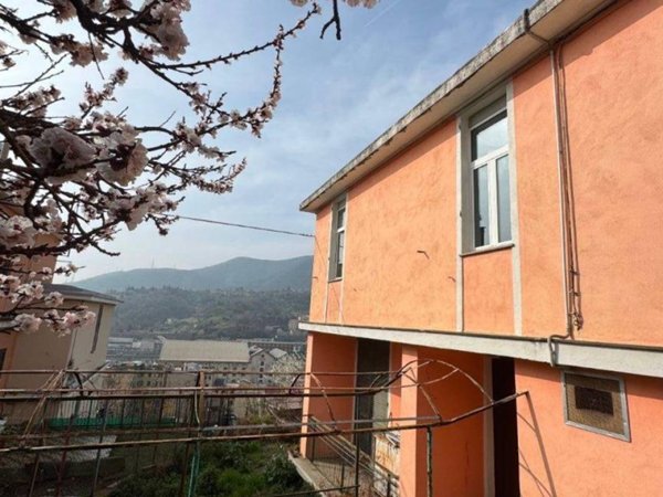 casa indipendente in vendita a Genova in zona Rivarolo