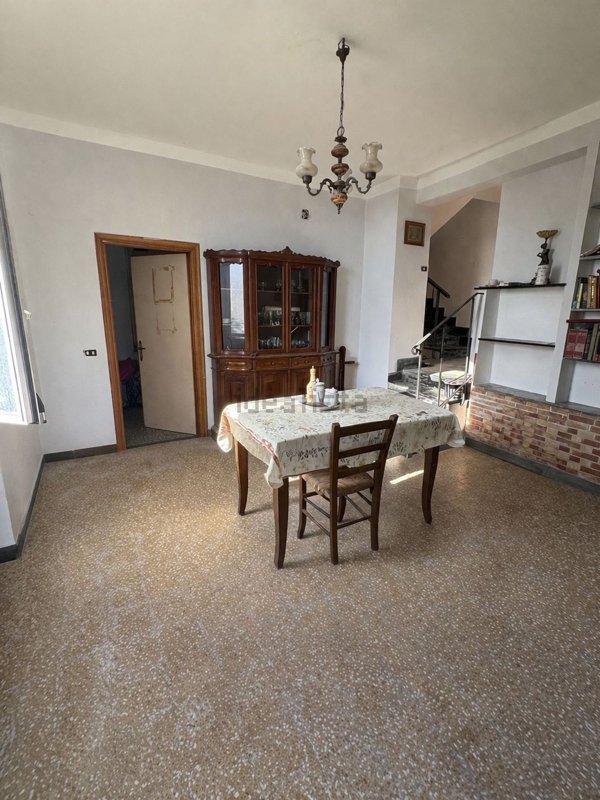 casa indipendente in vendita a Genova in zona Rivarolo
