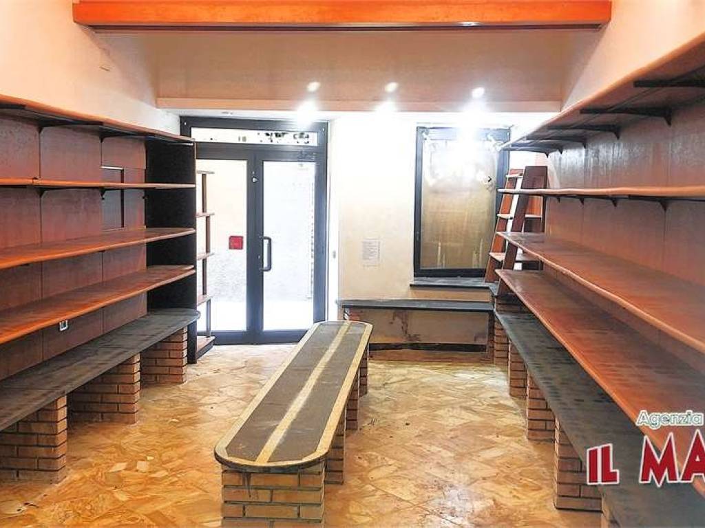 negozio in vendita a Genova in zona Voltri