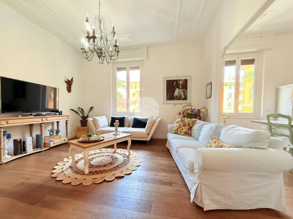 appartamento in vendita a Genova in zona Sestri Ponente