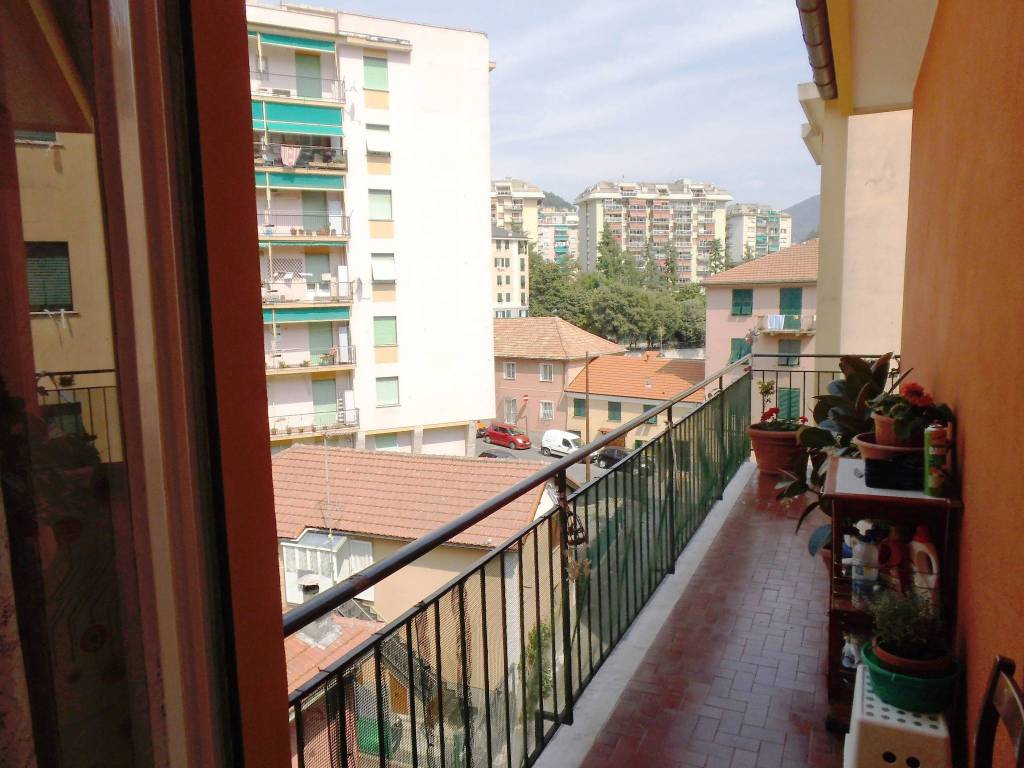 appartamento in vendita a Genova in zona Molassana