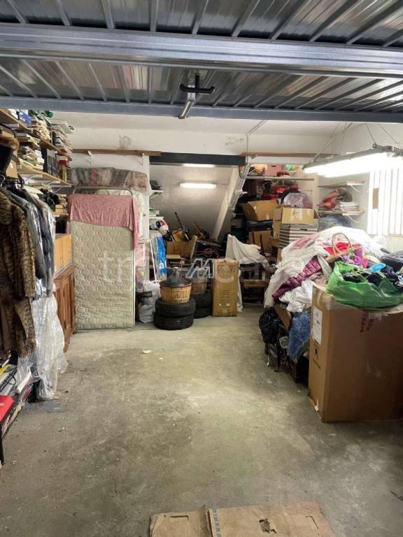 locale di sgombero in vendita a Genova in zona Pegli