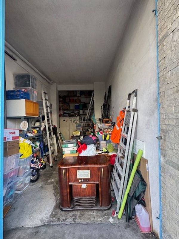 locale di sgombero in vendita a Genova in zona Pegli