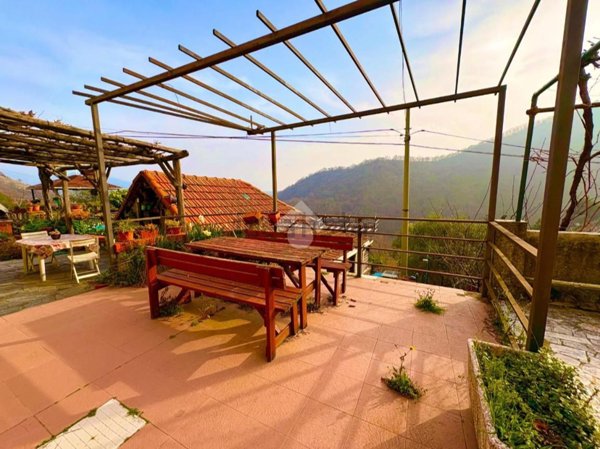 appartamento in vendita a Genova in zona Molassana