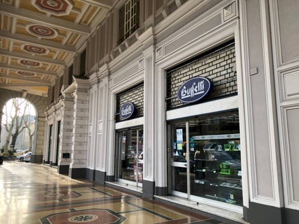 locale commerciale in vendita a Genova in zona Sampierdarena