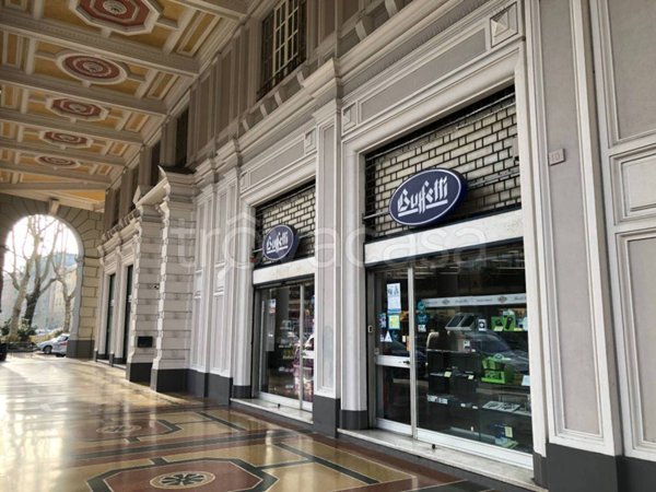 locale commerciale in vendita a Genova in zona Sampierdarena