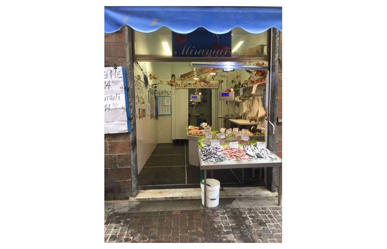 negozio in vendita a Genova in zona Bolzaneto