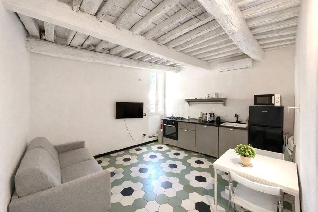 appartamento in vendita a Genova in zona Sottoripa / Maddalena / Molo