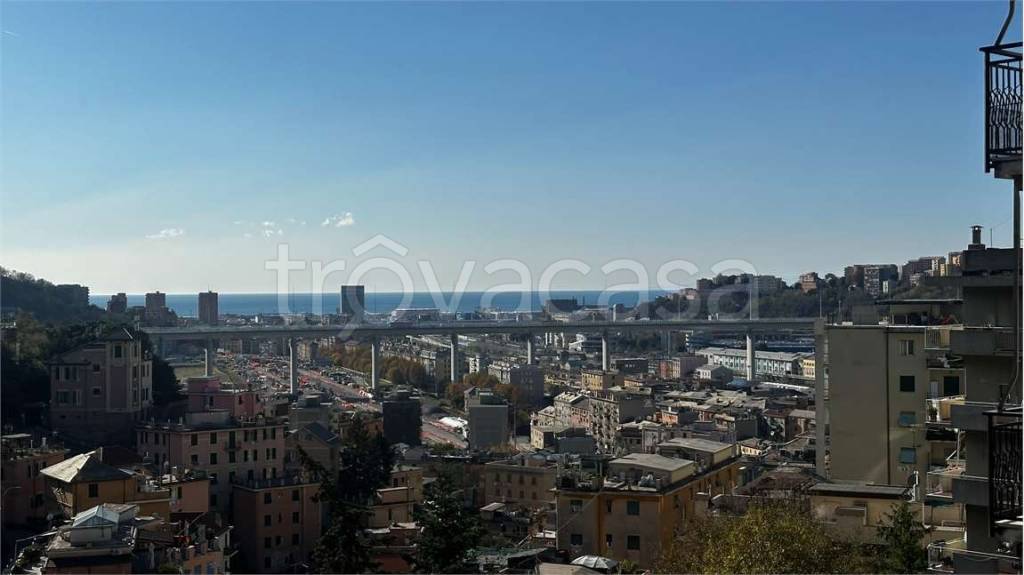 appartamento in vendita a Genova in zona Rivarolo