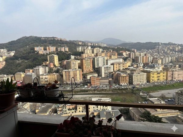 appartamento in vendita a Genova in zona Staglieno