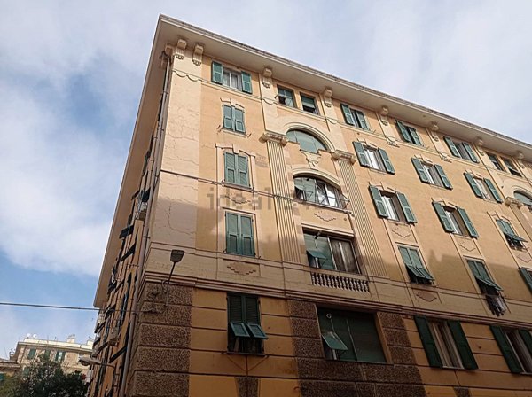 appartamento in vendita a Genova in zona Sestri Ponente