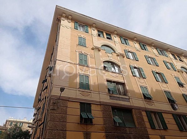 appartamento in vendita a Genova in zona Sestri Ponente