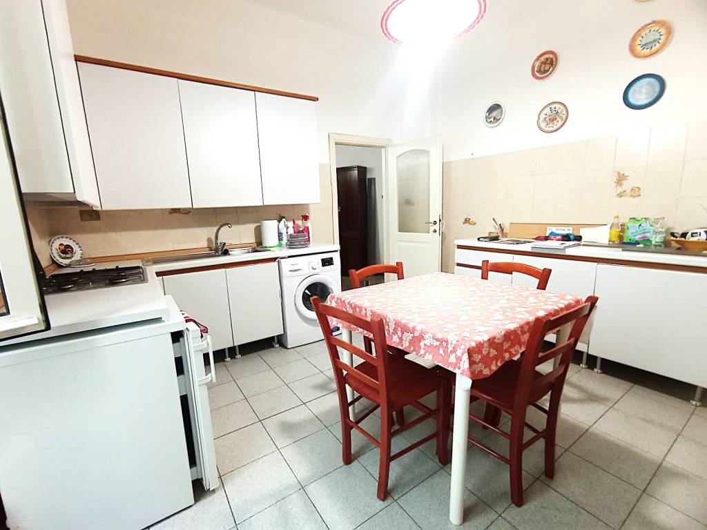 appartamento in vendita a Genova in zona Sestri Ponente