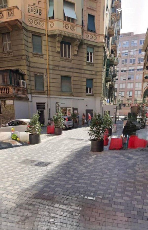 locale commerciale in vendita a Genova in zona Sampierdarena