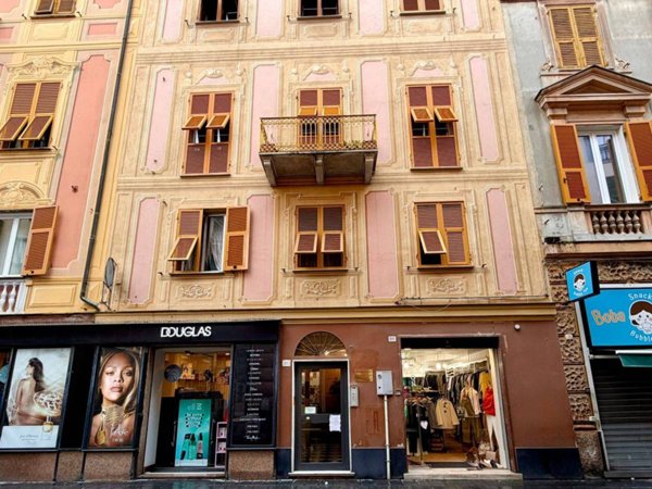 appartamento in vendita a Genova in zona Sestri Ponente