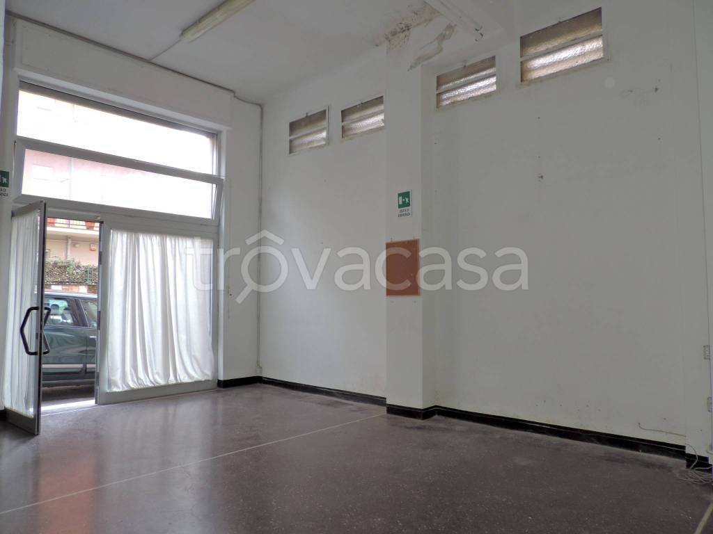 negozio in vendita a Genova in zona Sturla