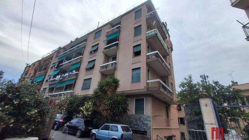 appartamento in vendita a Genova in zona Sestri Ponente