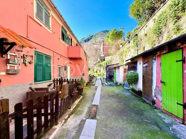 appartamento in vendita a Genova in zona Voltri