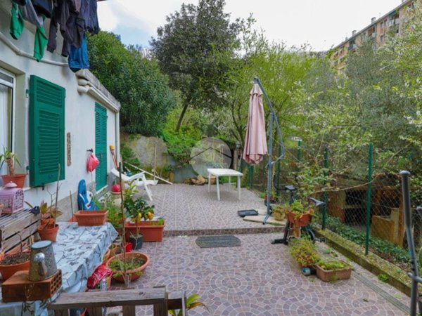 casa indipendente in vendita a Genova in zona Quezzi