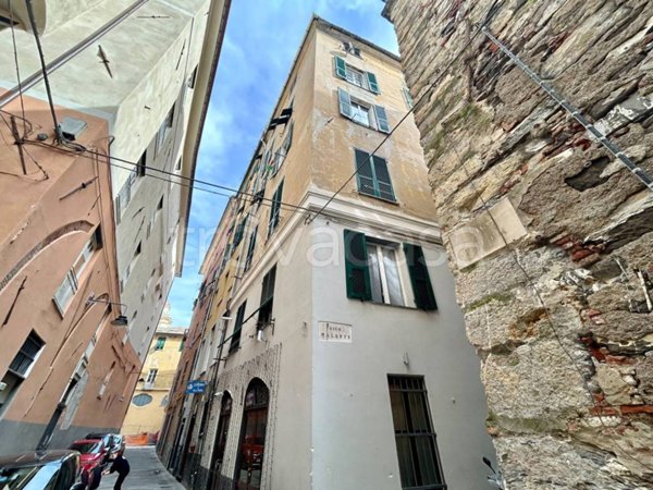 appartamento in vendita a Genova in zona Sottoripa / Maddalena / Molo