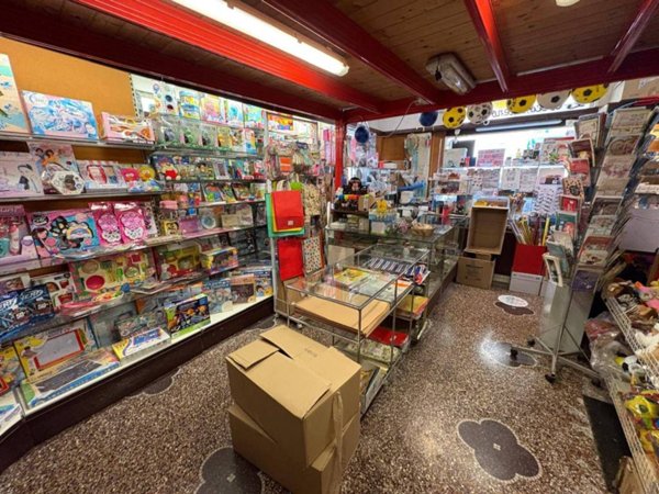 negozio in vendita a Genova in zona Lagaccio / Granarolo